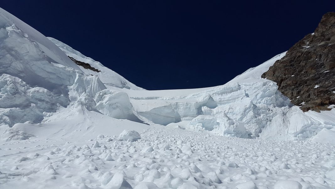 avalanche-2518679_1920