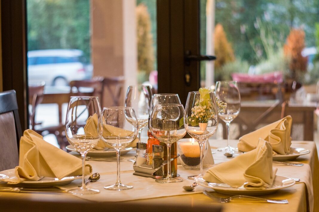 ravintola espanja kattaus juomaraha